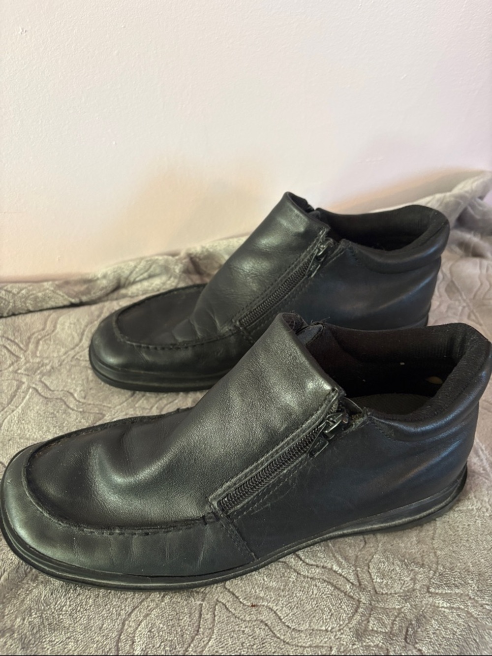 Easy Spirit Black Leather Women's Boots with Side Zips - Picture 5 of 11